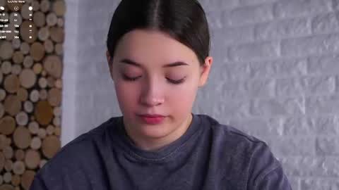 Snapshot of maidabuoy chatting on 06-19-26, 03:22 Lucy online show from 06-19-26, 03:22
