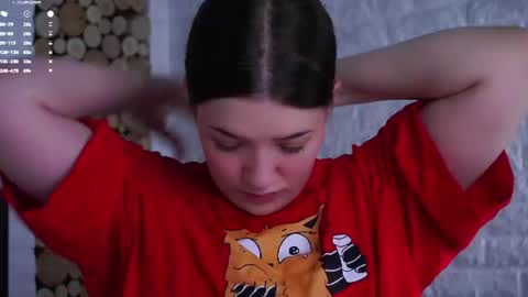 Snapshot of maidabuoy chatting on 06-25-26, 03:06 Lucy online show from 06-25-26, 03:06