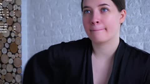 Snapshot of maidabuoy chatting on 06-27-26, 12:59 Lucy online show from 06-27-26, 12:59