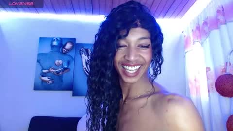 Snapshot of maidi_hot chatting on 12-22-24, 04:38 Bella Maidi online show from 12-22-24, 04:38