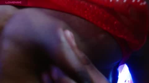 Snapshot of maidi_hot chatting on 12-23-24, 01:35 Bella Maidi online show from 12-23-24, 01:35