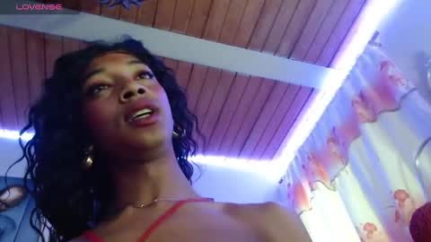 Snapshot of maidi_hot chatting on 12-23-24, 04:39 Bella Maidi online show from 12-23-24, 04:39