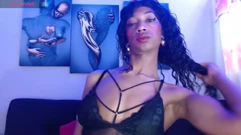 Snapshot of maidi_hot chatting on 12-24-24, 02:22 Bella Maidi online show from 12-24-24, 02:22