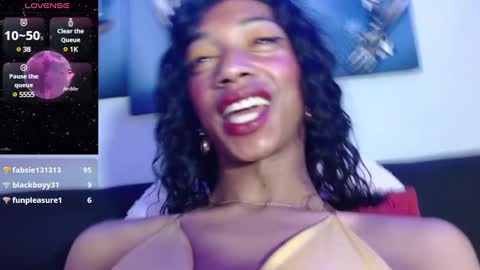 Snapshot of maidi_hot chatting on 12-28-24, 01:28 Bella Maidi online show from 12-28-24, 01:28