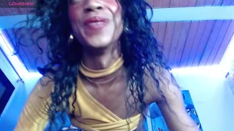 Snapshot of maidi_hot chatting on 01-01-25, 11:38 Bella Maidi online show from 01-01-25, 11:38