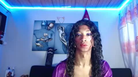 Snapshot of maidi_hot chatting on 01-19-25, 08:09 Bella Maidi online show from 01-19-25, 08:09