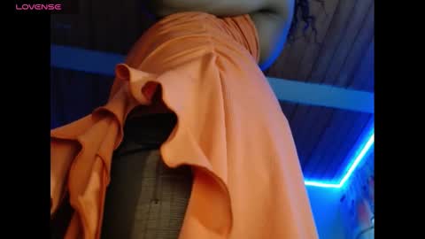 Snapshot of maidi_hot chatting on 01-23-25, 01:56 Bella Maidi online show from 01-23-25, 01:56