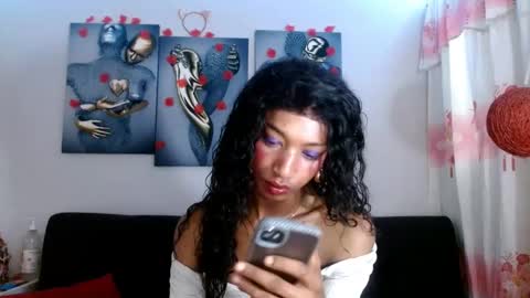 Snapshot of maidi_hot chatting on 02-19-25, 01:50 Bella Maidi online show from 02-19-25, 01:50