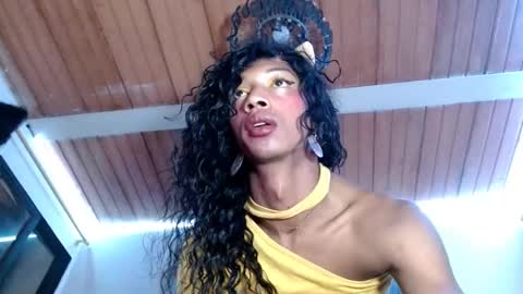 Snapshot of maidi_hot chatting on 02-21-25, 05:53 Bella Maidi online show from 02-21-25, 05:53