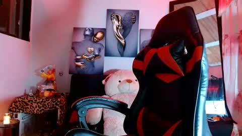 Snapshot of maidi_hot chatting on 09-11-25, 11:10 Bella Maidi online show from 09-11-25, 11:10