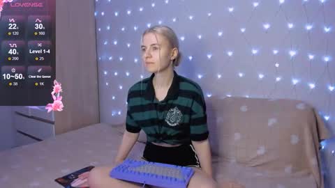 Your kitty online show from 11-06-25, 03:35