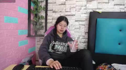  MAILY CAN  online show from 11-24-25, 01:11