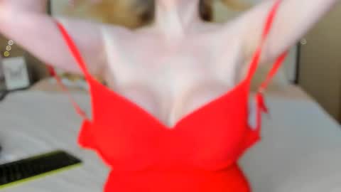 Snapshot of mailymilf chatting on 11-06-25, 01:45 Sofi online show from 11-06-25, 01:45