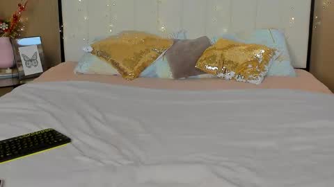 Snapshot of mailymilf chatting on 11-28-25, 03:47 Sofi online show from 11-28-25, 03:47