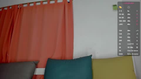 Snapshot of maison_sofiaa chatting on 01-27-25, 05:25 online show from 01-27-25, 05:25