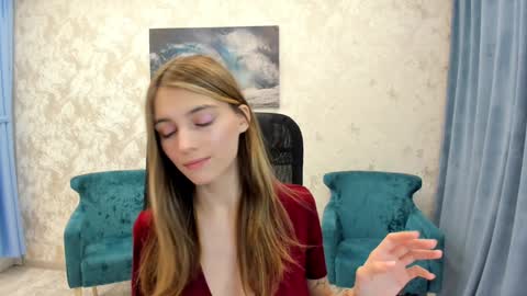 Chloe online show from 01-31-25, 03:41