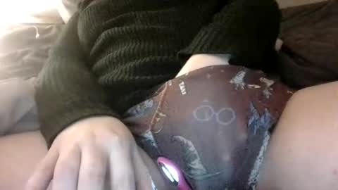 Snapshot of makemewatch chatting on 10-29-25, 02:25 makemewatch online show from 10-29-25, 02:25