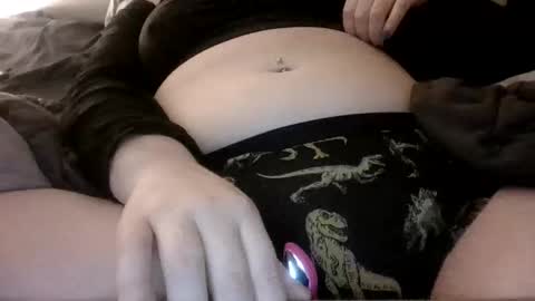 Snapshot of makemewatch chatting on 11-17-25, 08:47 makemewatch online show from 11-17-25, 08:47