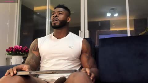 Snapshot of makonneen chatting on 03-05-25, 05:18 Makonnen online show from 03-05-25, 05:18