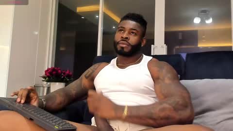 Snapshot of makonneen chatting on 03-07-25, 02:36 Makonnen online show from 03-07-25, 02:36