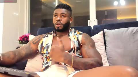 Snapshot of makonneen chatting on 03-12-25, 02:20 Makonnen online show from 03-12-25, 02:20