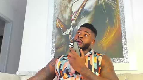 Snapshot of makonneen chatting on 10-05-25, 01:59 Makonnen online show from 10-05-25, 01:59