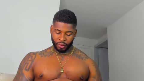 Snapshot of makonneen chatting on 10-24-25, 10:17 Makonnen online show from 10-24-25, 10:17