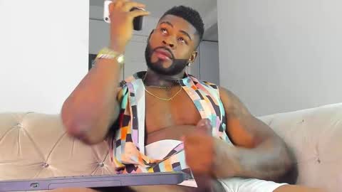 Snapshot of makonneen chatting on 11-01-25, 03:30 Makonnen online show from 11-01-25, 03:30