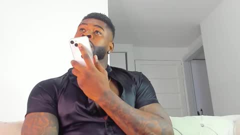 Snapshot of makonneen chatting on 11-03-25, 04:14 Makonnen online show from 11-03-25, 04:14