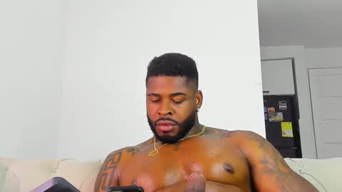 Snapshot of makonneen chatting on 11-22-25, 08:35 Makonnen online show from 11-22-25, 08:35