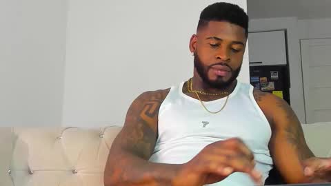 Snapshot of makonneen chatting on 11-25-25, 12:10 Makonnen online show from 11-25-25, 12:10