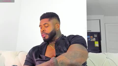 Snapshot of makonneen chatting on 12-05-25, 03:26 Makonnen online show from 12-05-25, 03:26