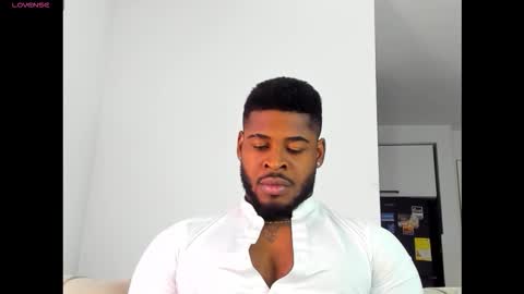 Snapshot of makonneen chatting on 12-22-25, 10:51 Makonnen online show from 12-22-25, 10:51