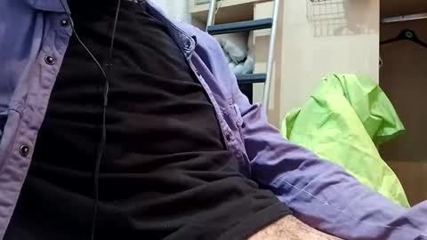 Snapshot of makukabig chatting on 10-18-25, 05:35 makukabig online show from 10-18-25, 05:35