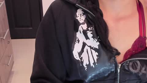 Snapshot of mal_norma chatting on 01-31-25, 02:37 Mal Norma online show from 01-31-25, 02:37