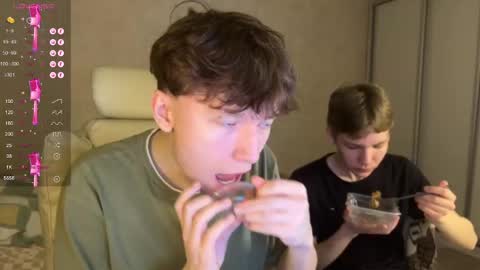 Snapshot of malcolm_yang chatting on 12-04-24, 02:37 Tom and Mark 3 online show from 12-04-24, 02:37