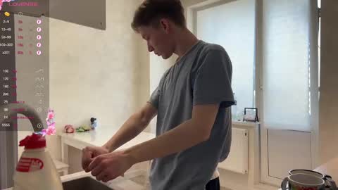 Snapshot of malcolm_yang chatting on 01-20-25, 09:03 Tom and Mark 3 online show from 01-20-25, 09:03