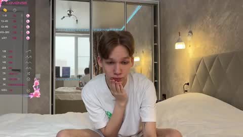 Snapshot of malcolm_yang chatting on 02-03-25, 12:36 Tom and Mark 3 online show from 02-03-25, 12:36