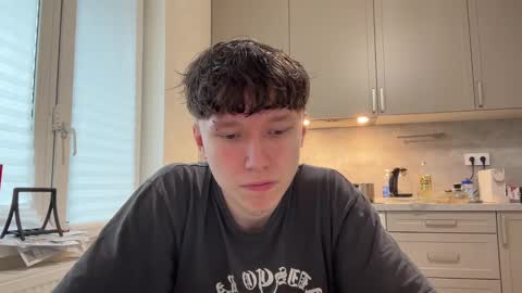 Snapshot of malcolm_yang chatting on 03-06-25, 06:41 Tom and Mark 3 online show from 03-06-25, 06:41