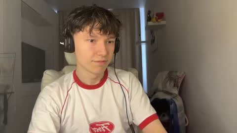 Snapshot of malcolm_yang chatting on 10-20-25, 12:16 Tom and Mark 3 online show from 10-20-25, 12:16