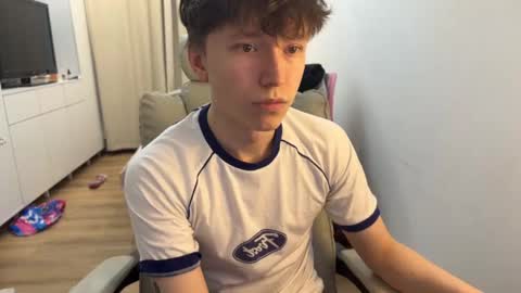 Snapshot of malcolm_yang chatting on 10-24-25, 01:29 Tom and Mark 3 online show from 10-24-25, 01:29