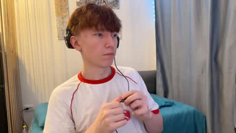 Snapshot of malcolm_yang chatting on 12-20-25, 04:03 Tom and Mark 3 online show from 12-20-25, 04:03