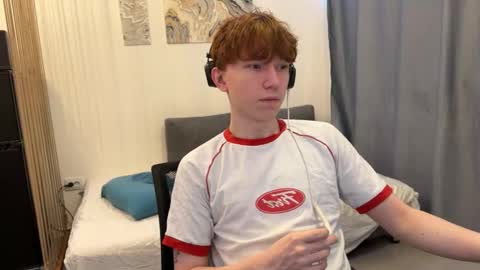 Snapshot of malcolm_yang chatting on 01-06-26, 05:16 Tom and Mark 3 online show from 01-06-26, 05:16