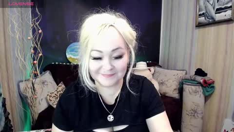 Snapshot of maleficentgold chatting on 02-26-25, 08:15 Madlen online show from 02-26-25, 08:15