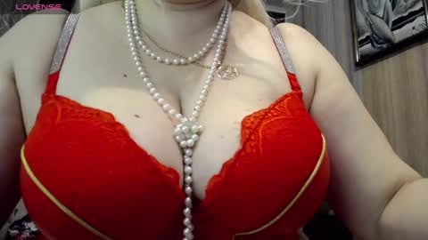 Snapshot of maleficentgold chatting on 02-27-25, 12:56 Madlen online show from 02-27-25, 12:56