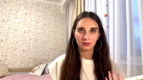 Snapshot of mallorydamann chatting on 11-20-25, 01:33 Lory online show from 11-20-25, 01:33