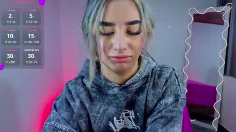 Malory  online show from 11-06-25, 07:04