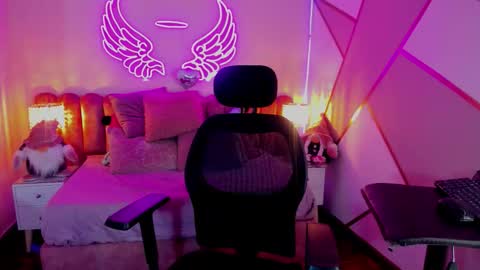   online show from 12-20-25, 07:32