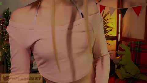 Snapshot of mana_rose chatting on 01-31-25, 05:19 Rose online show from 01-31-25, 05:19