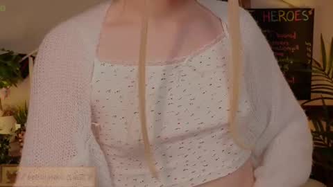 Snapshot of mana_rose chatting on 02-17-25, 02:09 Rose online show from 02-17-25, 02:09